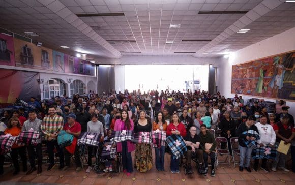 Entregan mil 500 cobertores en San Andrés Cholula