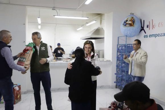 Pepe Chedraui y MariElise Budib celebran cena navideña en el Dormitorio Municipal