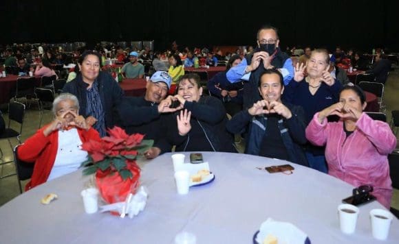 Familias poblanas disfrutan de Cena de Fin de Año organizada por Gobierno del Estado