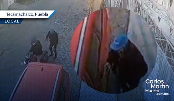 A punta de pistola, roban vehículo en Tecamachalco