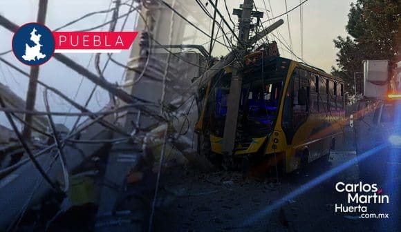 Camión de “Los Amarillos” choca contra camioneta, huye y se impacta contra postes de luz