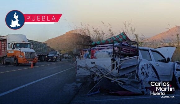 Conductor se queda dormido y choca contra tráiler en la autopista Siglo XXI
