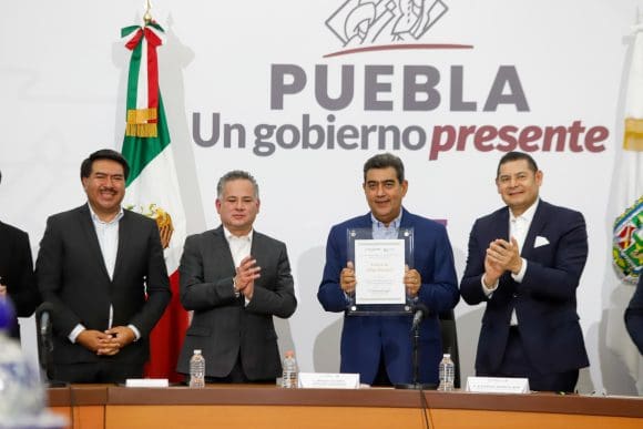 Con certificado geográfico, gobierno estatal preserva identidad de esferas de Chignahuapan