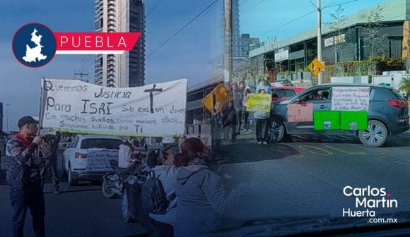 Manifestación en Vía Atlixcáyotl; exigen pagos a aseguradora Chubb