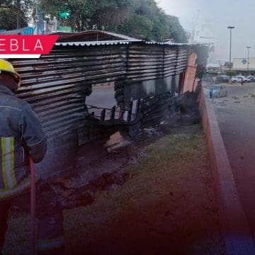 Negocio ambulante se incendia frente a Sam’s Club de la CAPU; indigente lo provocó