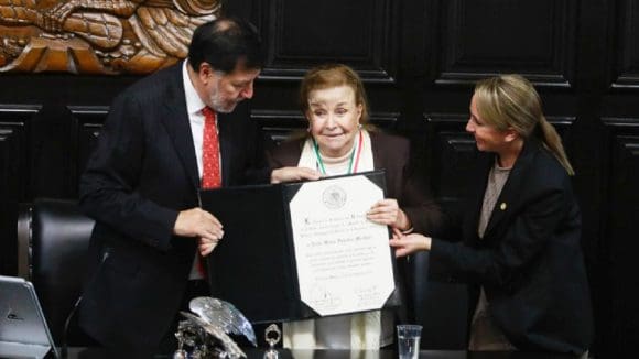 Entrega Senado a Ninfa María Deándar Martínez la Medalla Belisario Domínguez