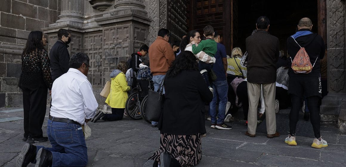 Abren la “Puerta del Perdón” en la catedral de Puebla