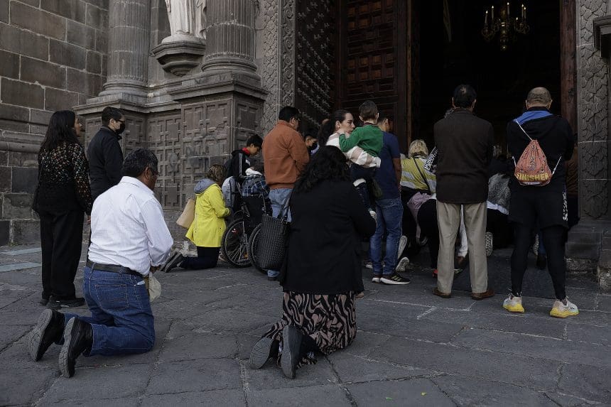 ¡Adiós por 25 Años! La Histórica Puerta del Perdón de la Catedral de Puebla se Cierra Tras Concluir el Jubileo 2025