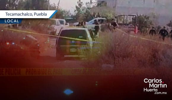 Hallan vehículo abandonado con cadáver en su interior en Tecamachalco