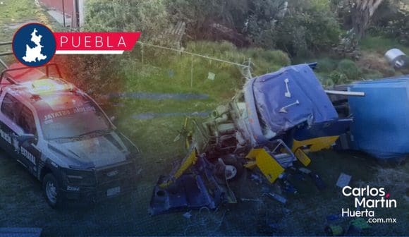 Conductor se queda dormido y vuelca tráiler en la autopista México-Puebla
