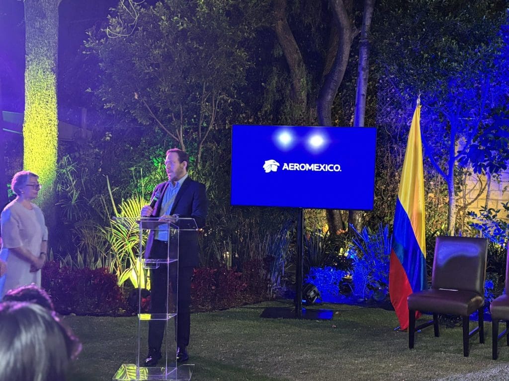 Conferencia de prensa de Aeromexico anunciando nuevo vuelo a Cartagena