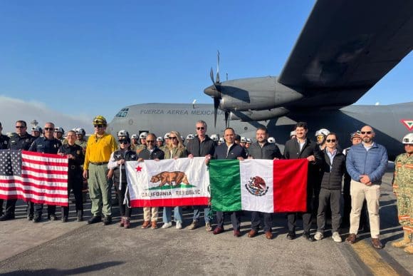 Llega a Los Ángeles delegación mexicana para combatir incendios