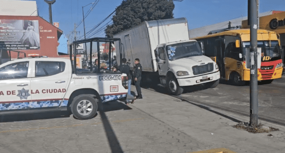 Frustran robo de tractocamión en la 31 Poniente