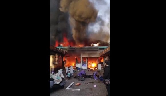 Incendio en mercado de China deja ocho muertos