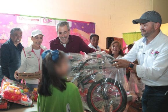 Regalan sonrisas Pepe Chedraui y MariElise Budib a niñas y niños de La Margarita
