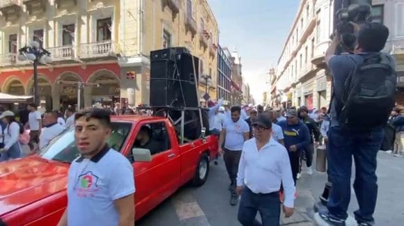 Marchan por la seguridad y la paz comerciantes de la Central de Abasto