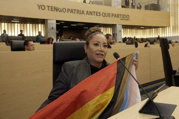 Gabriela Chumacero rinde protesta como primera diputada transgénero en Congreso de Puebla