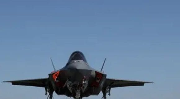 México niega prohibición de sobrevuelo de avión militar de EU