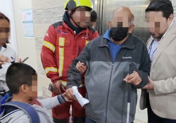 rescatan-a-cinco-personas Elevador del IMSS La Margarita falla una vez más; rescatan a cinco personas