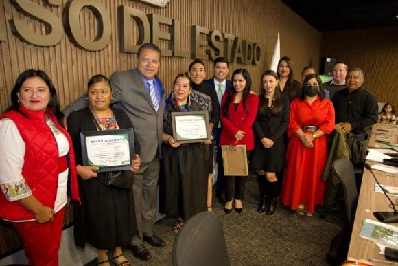 Presentan en el Congreso del Estado el libro “Nuestros Saberes de Zihuateutla”