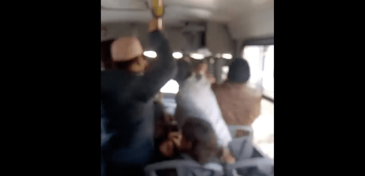 A golpes, bajan a ladrones de la Ruta 45; intentaban robar un celular