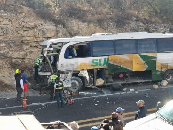 Accidente Cuacnopalan - Oaxaca Choque en la Cuacnopalan-Oaxaca deja dos muertos