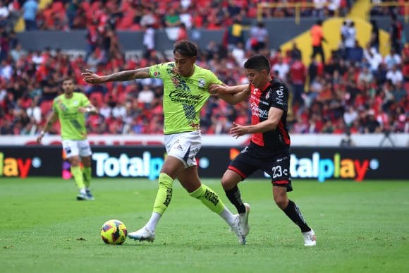 Atlas vence al Club Puebla en tiempo de compensación   