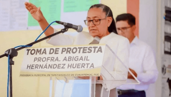 Portada Balean camioneta de alcaldesa de Tepeyahualco; no resultó herida CMH Balean camioneta de alcaldesa de Tepeyahualco; no resultó herida