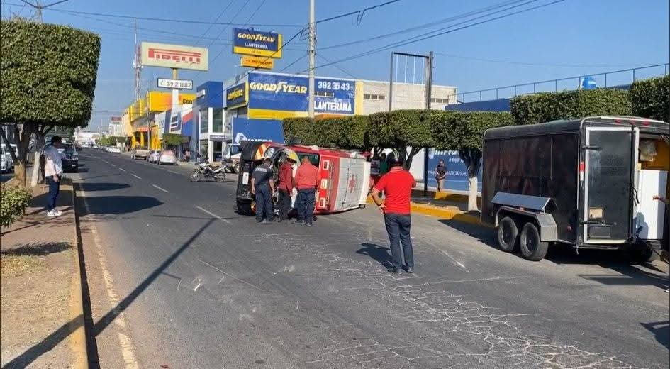 Choque de Ruta 27 con ambulancia en Tehuacan