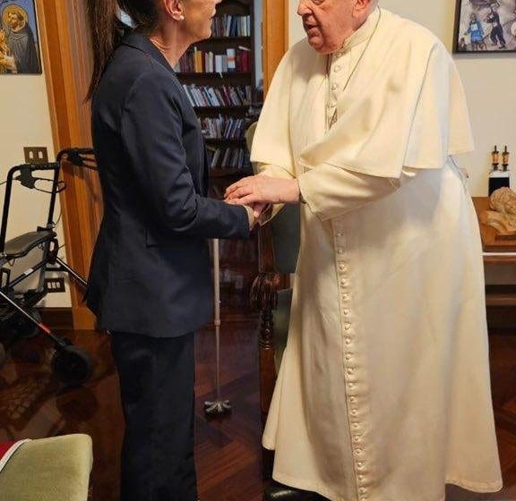 Claudia Sheinbaum - Papa Francisco Claudia Sheinbaum desea pronta recuperación al papa Francisco