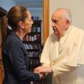 Claudia Sheinbaum desea pronta recuperación al papa Francisco