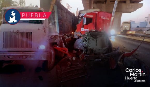 Portada Fuerte accidente en la autopista México-Puebla colapsa la circulación CMH Fuerte accidente en la autopista México-Puebla colapsa la circulación