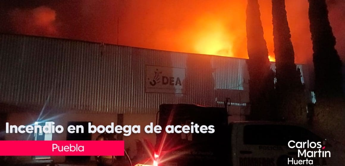 Incendio en bodega de aceites en Amozoc; evacúan a 37 personas