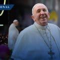 Papa Francisco pasó una noche tranquila y muestra una “leve mejoría”  