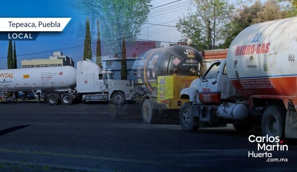 Aseguran una docena de pipas con combustible en Tepeaca