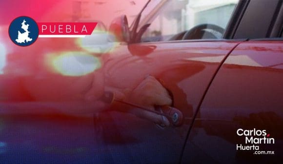 Robo de vehículo desata persecución en la Recta a Cholula; hay 3 detenidos