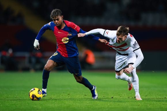 El Barcelona venció al Rayo Vallecano y tomó el liderato de La Liga