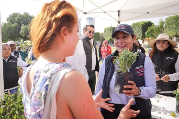  Lupita Cuautle promueve el cuidado del medio ambiente con la campaña “Adopta un Árbol”