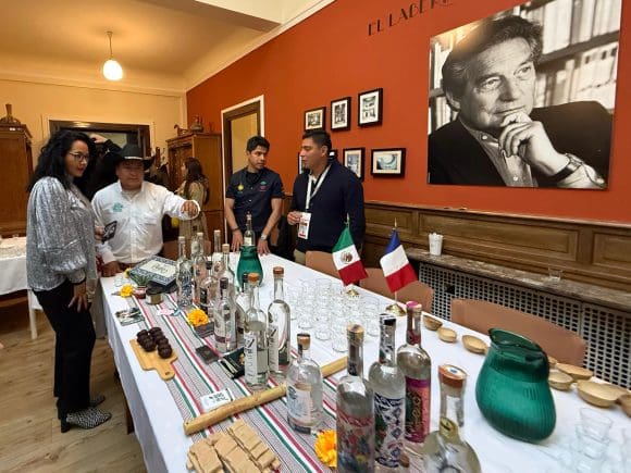 Mezcal poblano conquista nuevos mercados: Caribe, África, Francia y España