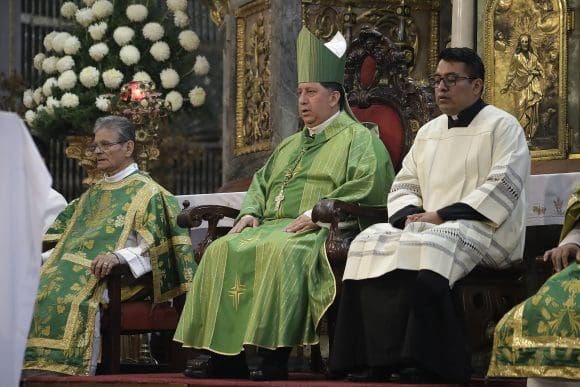 Obispo auxiliar de Puebla pide por salud del arzobispo y víctimas de violencia