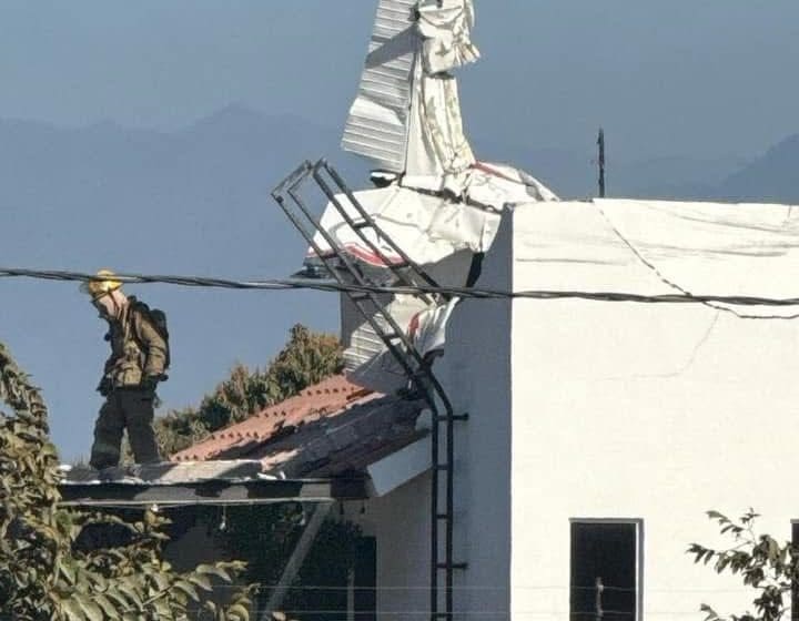 Avioneta se desploma sobre casa en Nayarit; hay tres muertos