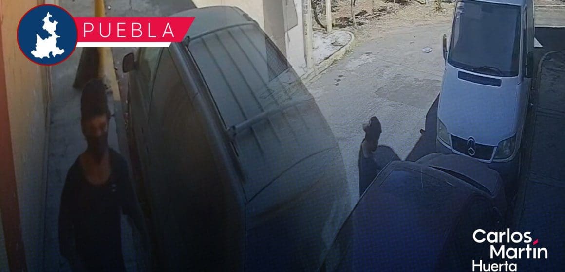En segundos, roban espejos a vehículo en la colonia Maravillas