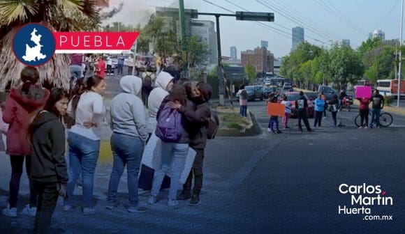 Padres de la escuela Fernando Ximello bloquean bulevar Forjadores para exigir seguridad