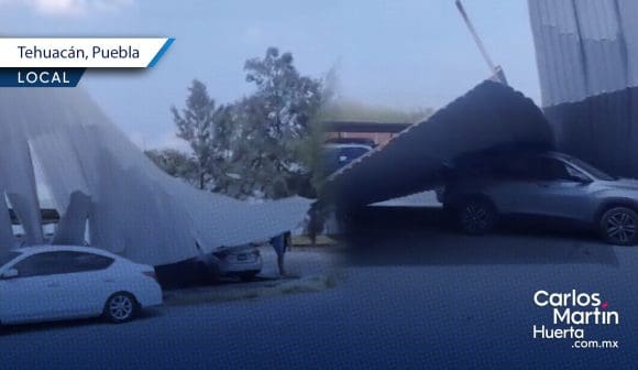 Techo del estacionamiento del Hospital General de Tehuacán colapsa tras ráfaga de viento