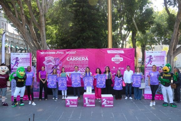 Presentaron la playera y medalla de la Carrera “Mujeres Imparables”