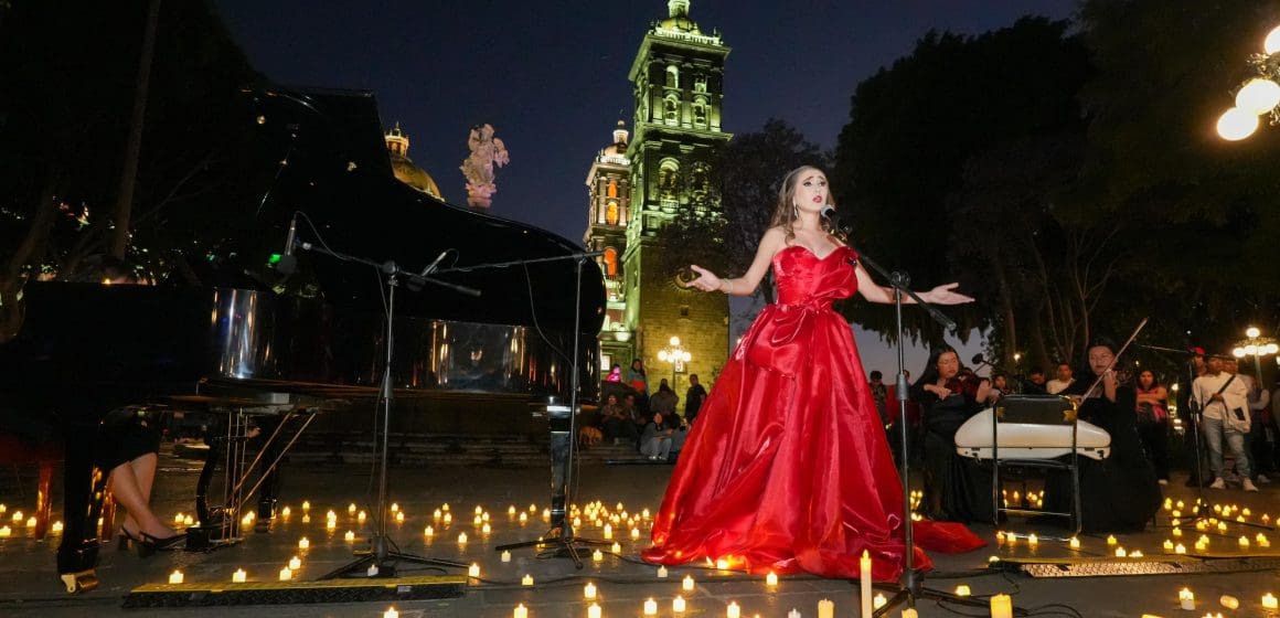 Puebla vive una noche mágica con el exitoso concierto “Zócalo entre Velas”