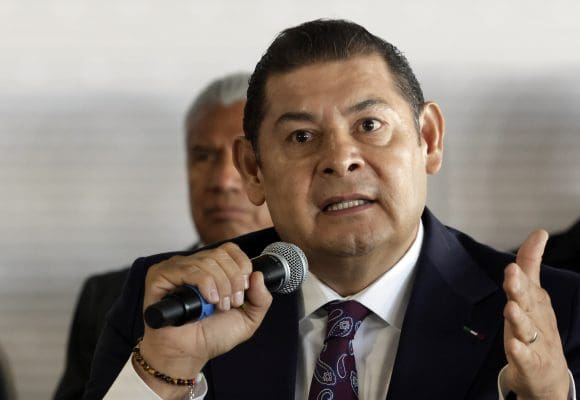 GOBIERNO ESTATAL . MAÑANERA Armenta propone ajustar horarios de cierre en bares tras ataque en “Sala de Despecho”