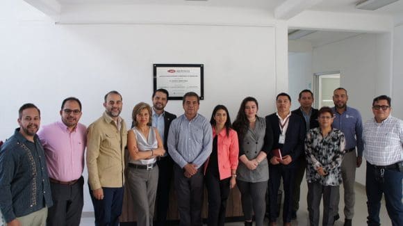 Alianza estratégica: Puebla impulsa el desarrollo tecnológico con retroexcavadora