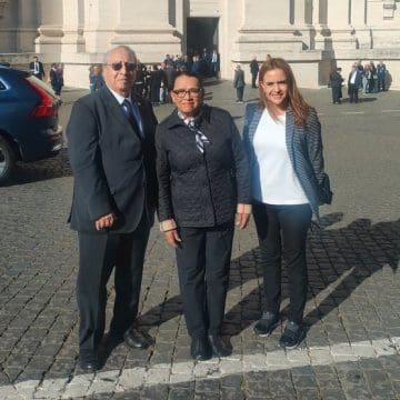 Llega al Vaticano Rosa Icela Rodríguez para funeral del papa Francisco