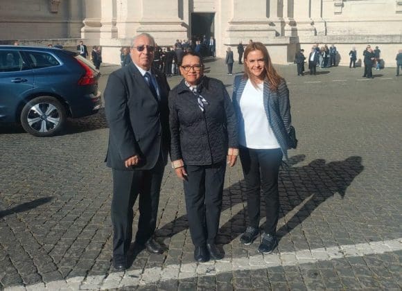 Llega al Vaticano Rosa Icela Rodríguez para funeral del papa Francisco
